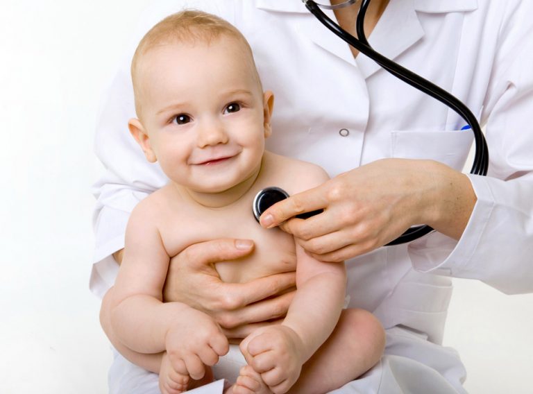 cocuklarda--gogus-agrisi